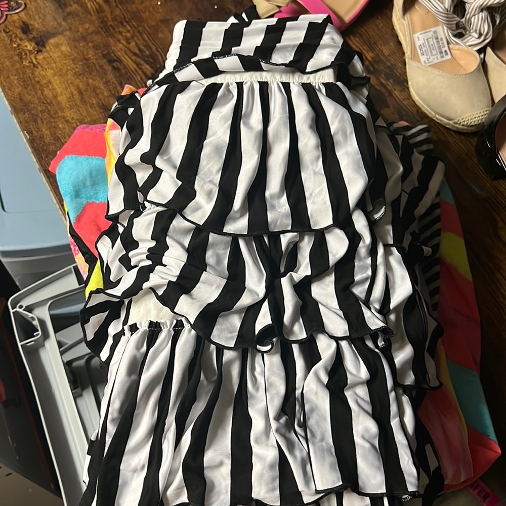 Girls dainty jewels skirt. Size xl